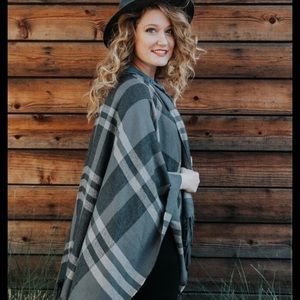 Charcoal Plaid Poncho Siizu